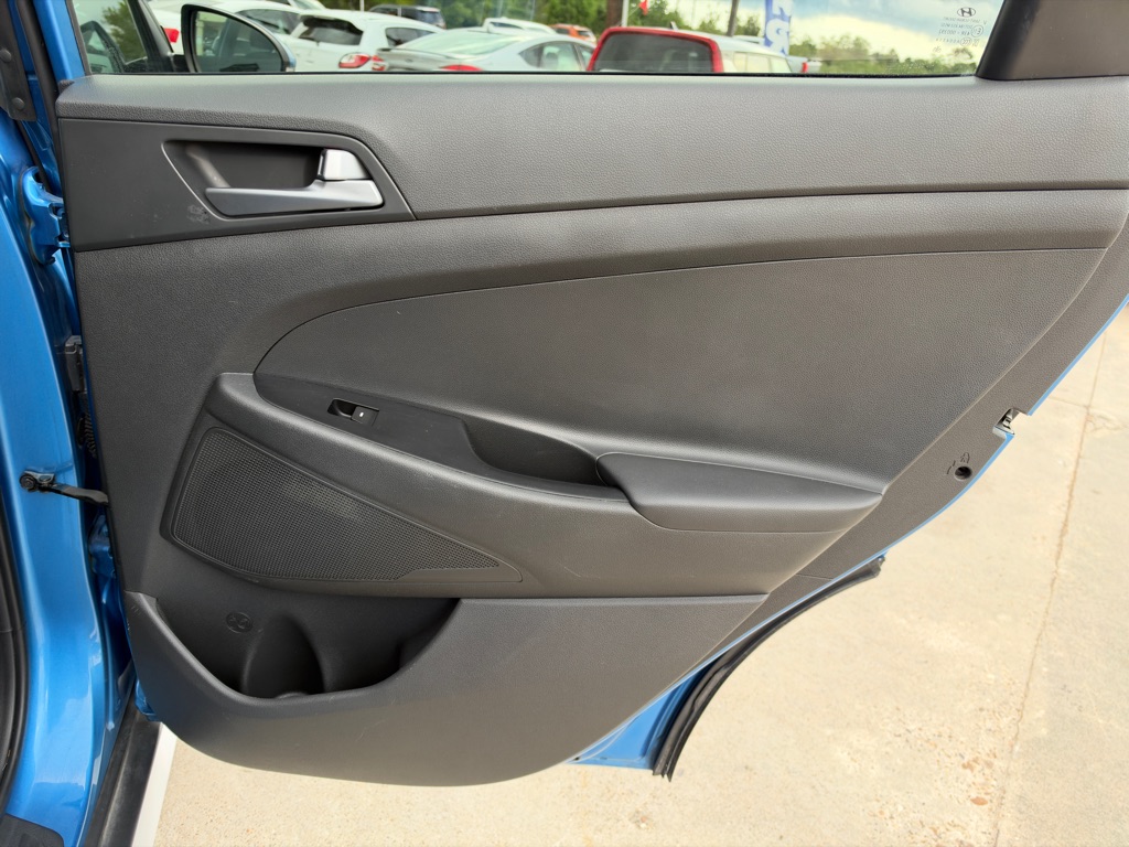 Photo 16 of this HYUNDAI TUCSON