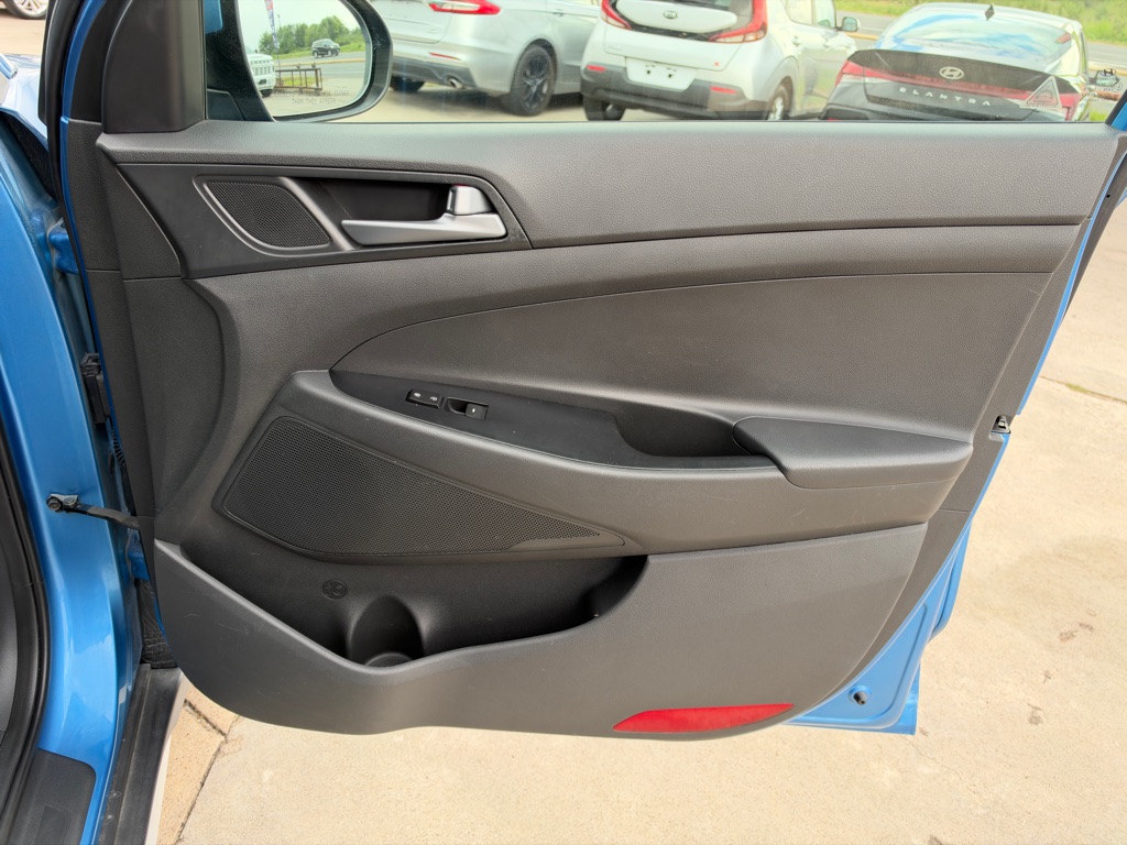 Photo 19 of this HYUNDAI TUCSON