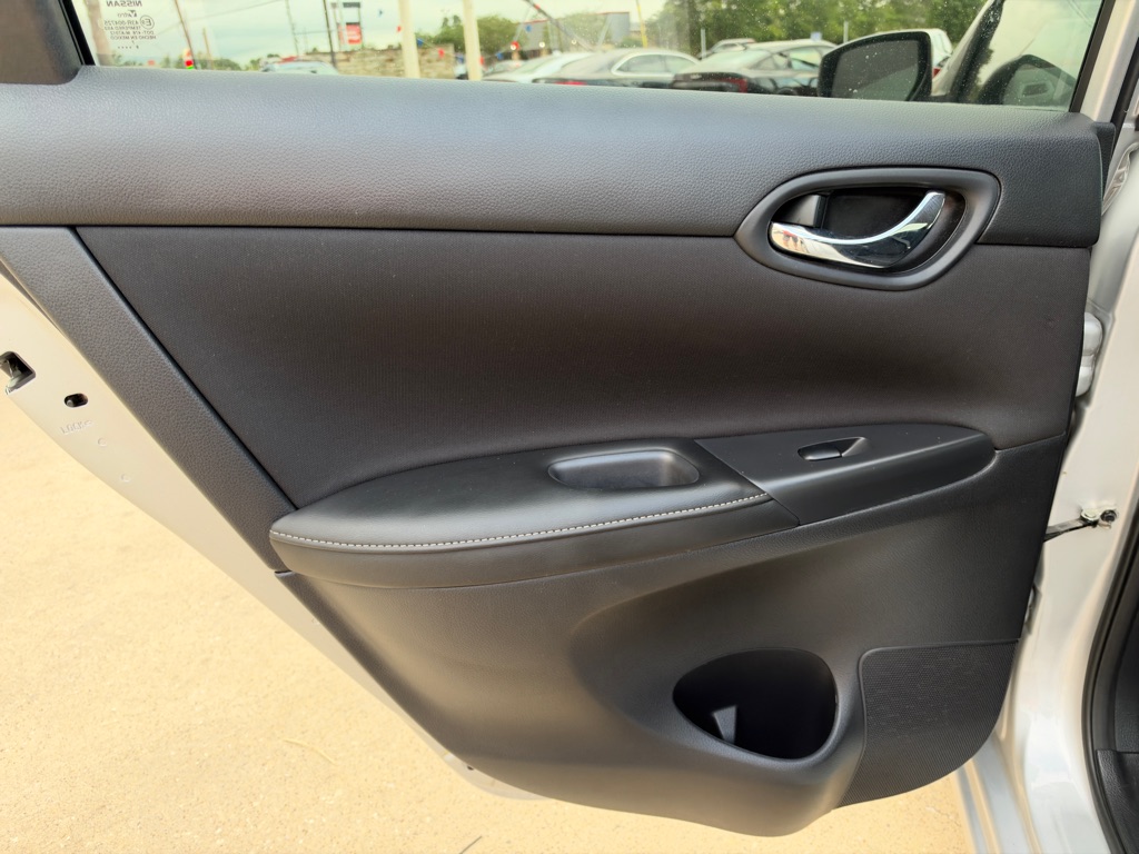 Photo 13 of this NISSAN SENTRA