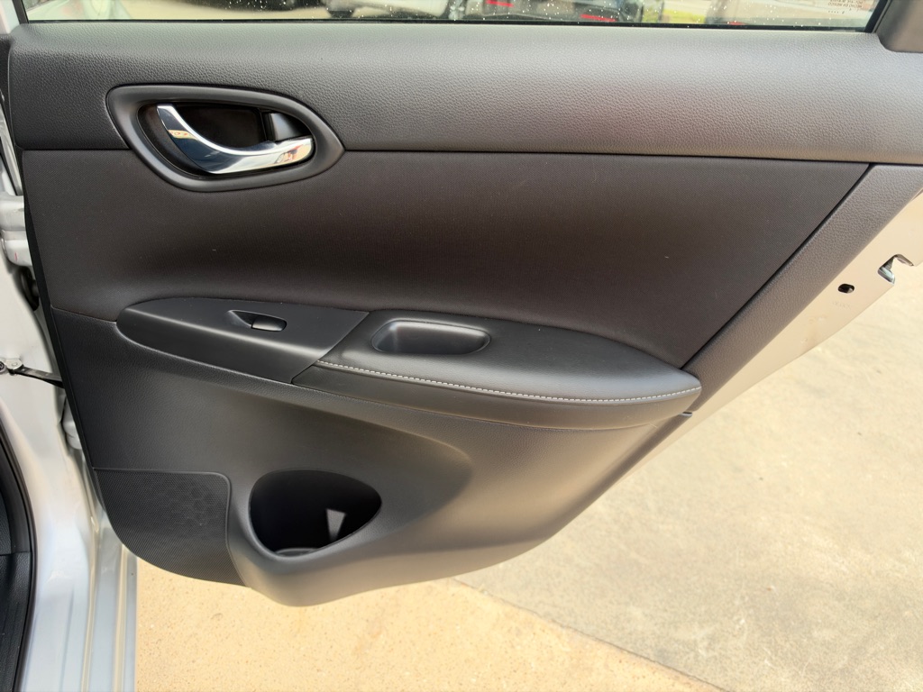 Photo 16 of this NISSAN SENTRA