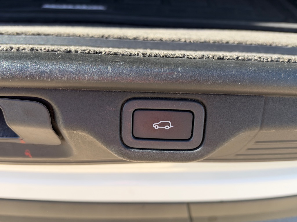 Photo 38 of this LAND ROVER RANGE ROVER
