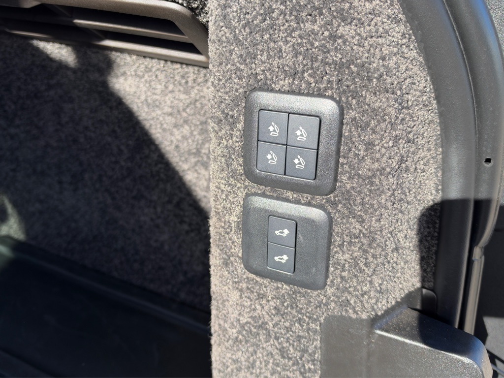 Photo 36 of this LAND ROVER RANGE ROVER