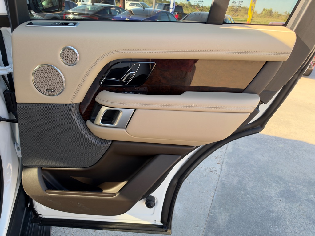 Photo 19 of this LAND ROVER RANGE ROVER