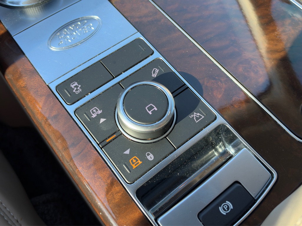 Photo 31 of this LAND ROVER RANGE ROVER