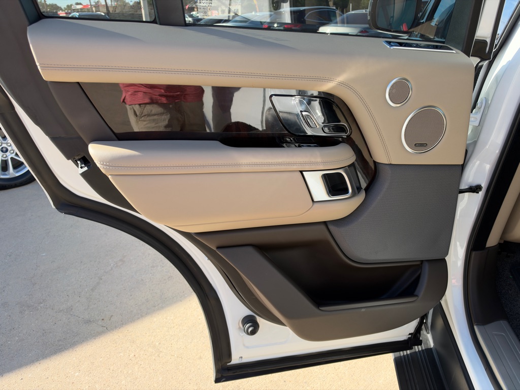 Photo 16 of this LAND ROVER RANGE ROVER