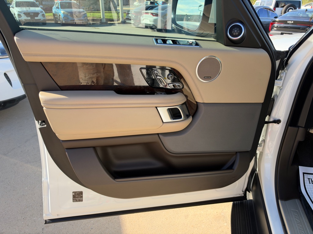 Photo 25 of this LAND ROVER RANGE ROVER