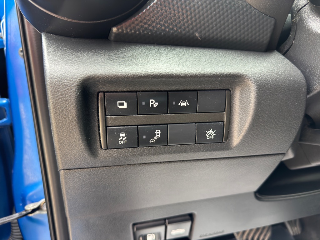 Photo 24 of this NISSAN KICKS