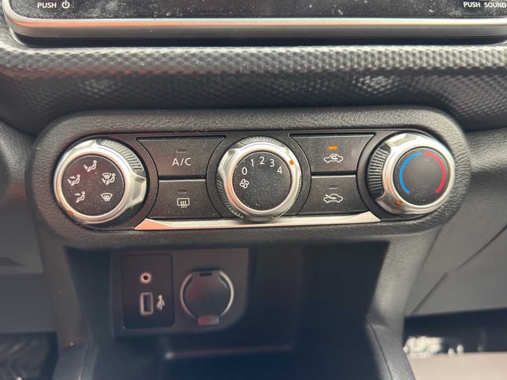Photo 28 of this NISSAN KICKS