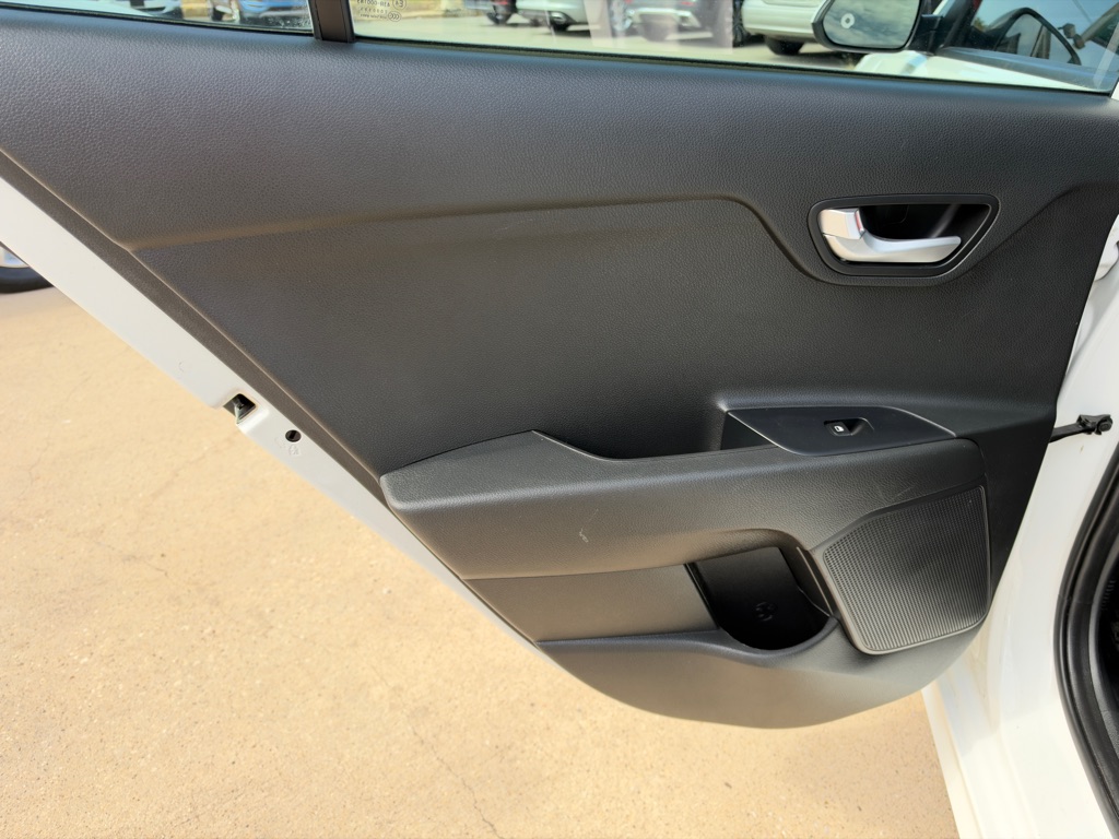 Photo 14 of this KIA RIO