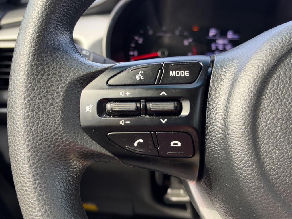 Photo 30 of this KIA RIO