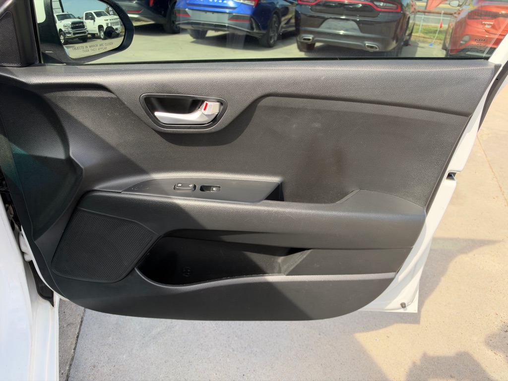 Photo 20 of this KIA RIO