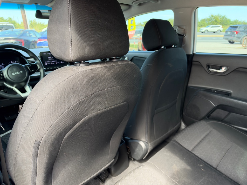 Photo 13 of this KIA RIO