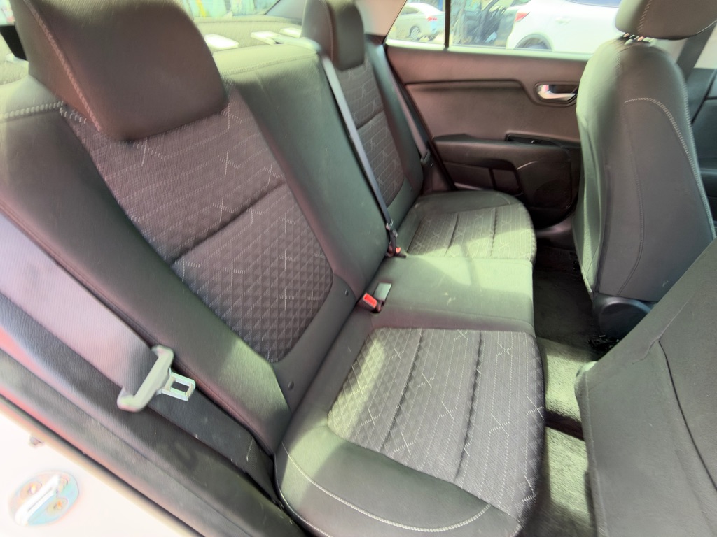 Photo 15 of this KIA RIO
