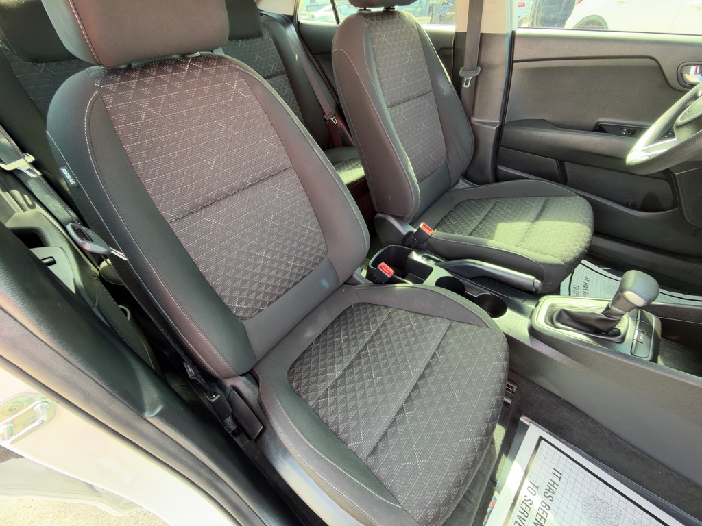 Photo 18 of this KIA RIO