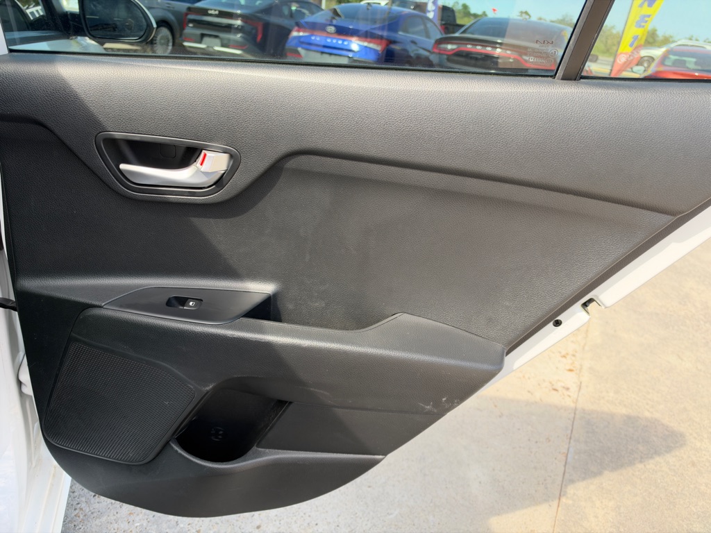 Photo 17 of this KIA RIO