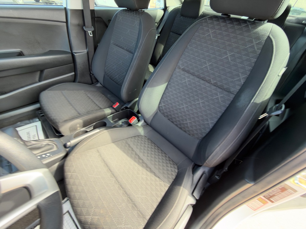 Photo 21 of this KIA RIO
