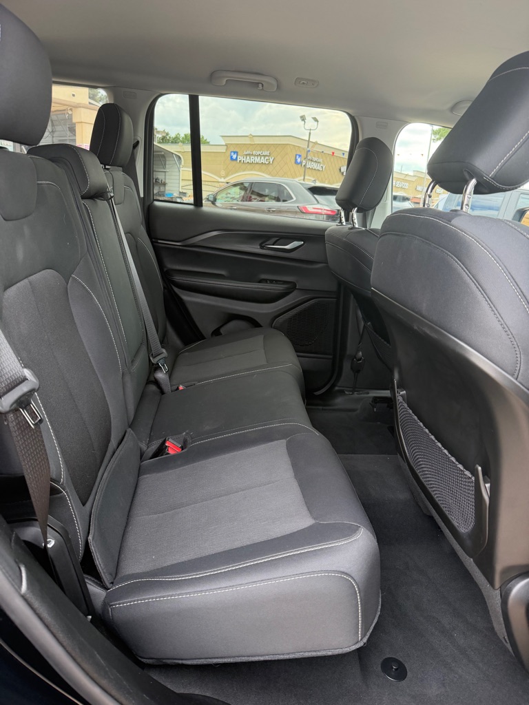 Photo 12 of this JEEP GRAND CHEROKEE
