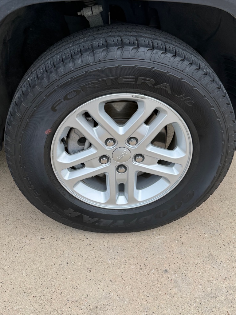 Photo 11 of this JEEP GRAND CHEROKEE
