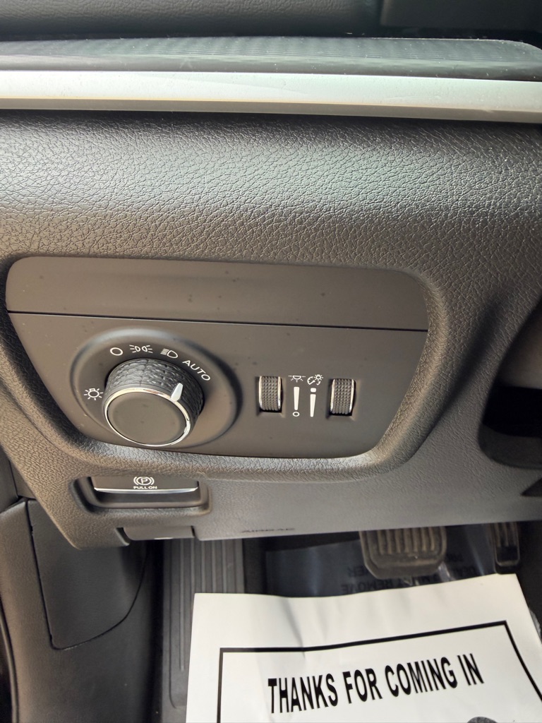 Photo 18 of this JEEP GRAND CHEROKEE