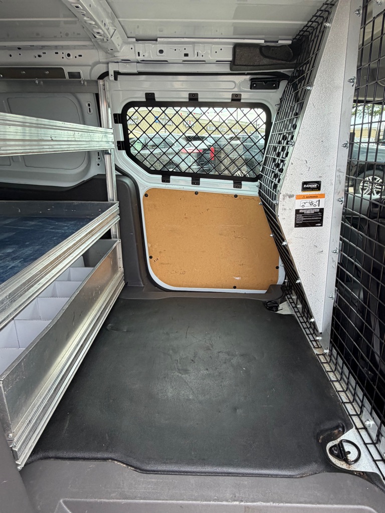 Photo 13 of this FORD TRANSIT CONNECT