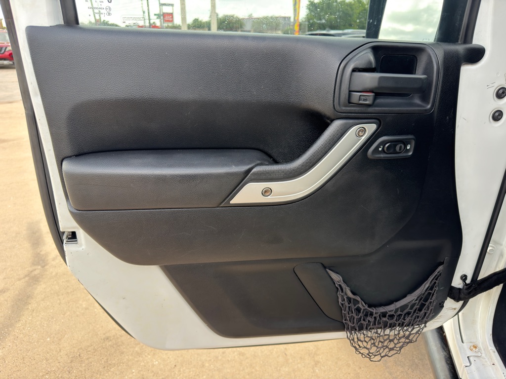 Photo 24 of this JEEP WRANGLER UNLIMI