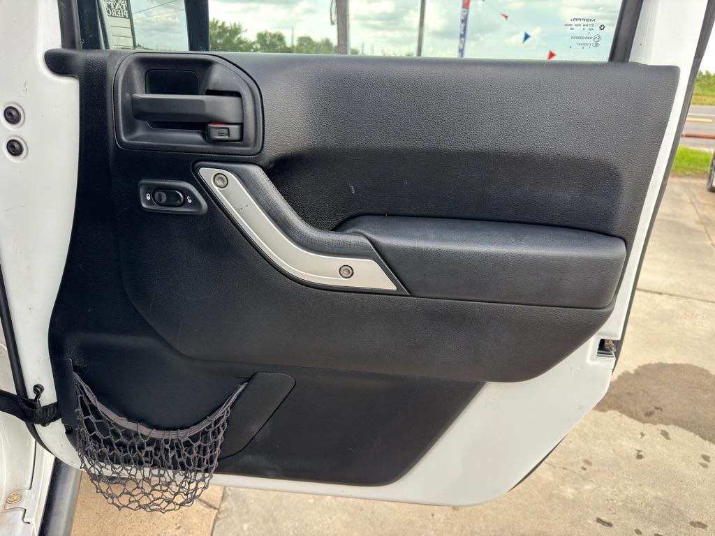 Photo 21 of this JEEP WRANGLER UNLIMI