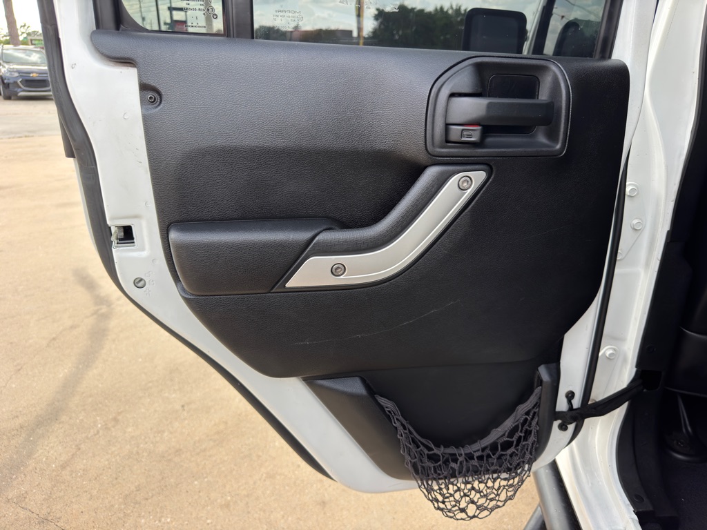 Photo 15 of this JEEP WRANGLER UNLIMI