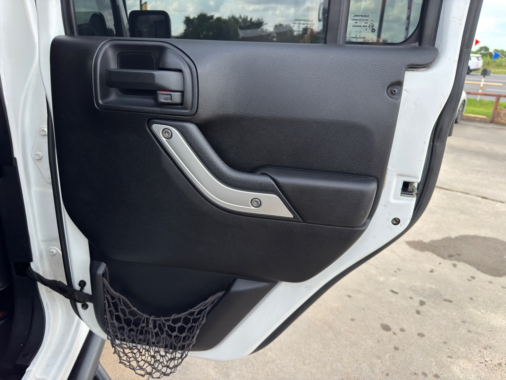 Photo 18 of this JEEP WRANGLER UNLIMI