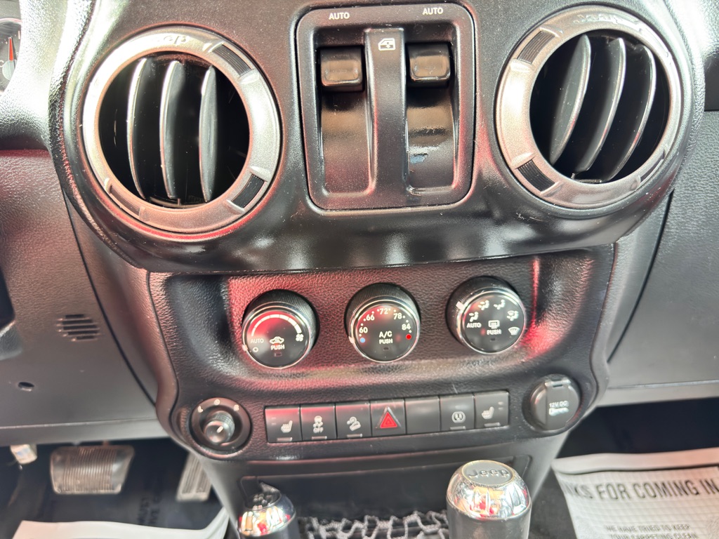 Photo 19 of this JEEP WRANGLER