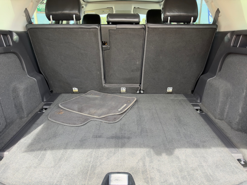 Photo 32 of this LAND ROVER DISCOVERY SPORT