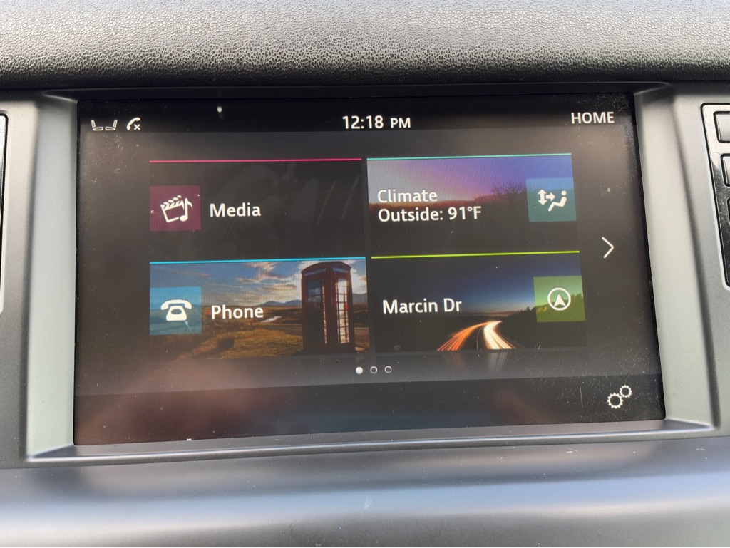 Photo 26 of this LAND ROVER DISCOVERY SPORT