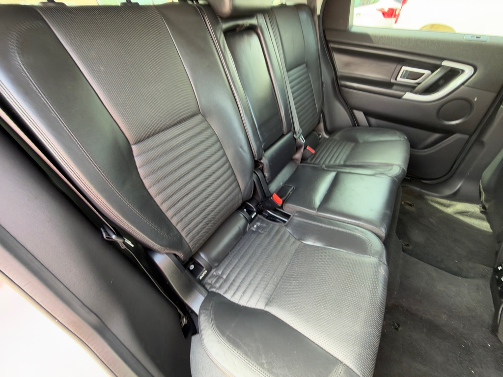 Photo 15 of this LAND ROVER DISCOVERY SPORT