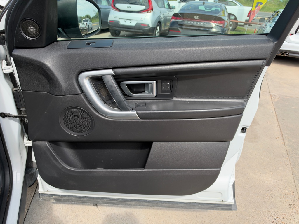 Photo 20 of this LAND ROVER DISCOVERY SPORT