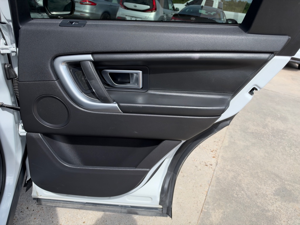 Photo 17 of this LAND ROVER DISCOVERY SPORT