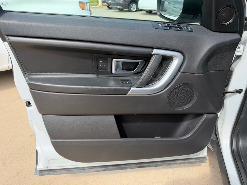 Photo 23 of this LAND ROVER DISCOVERY SPORT