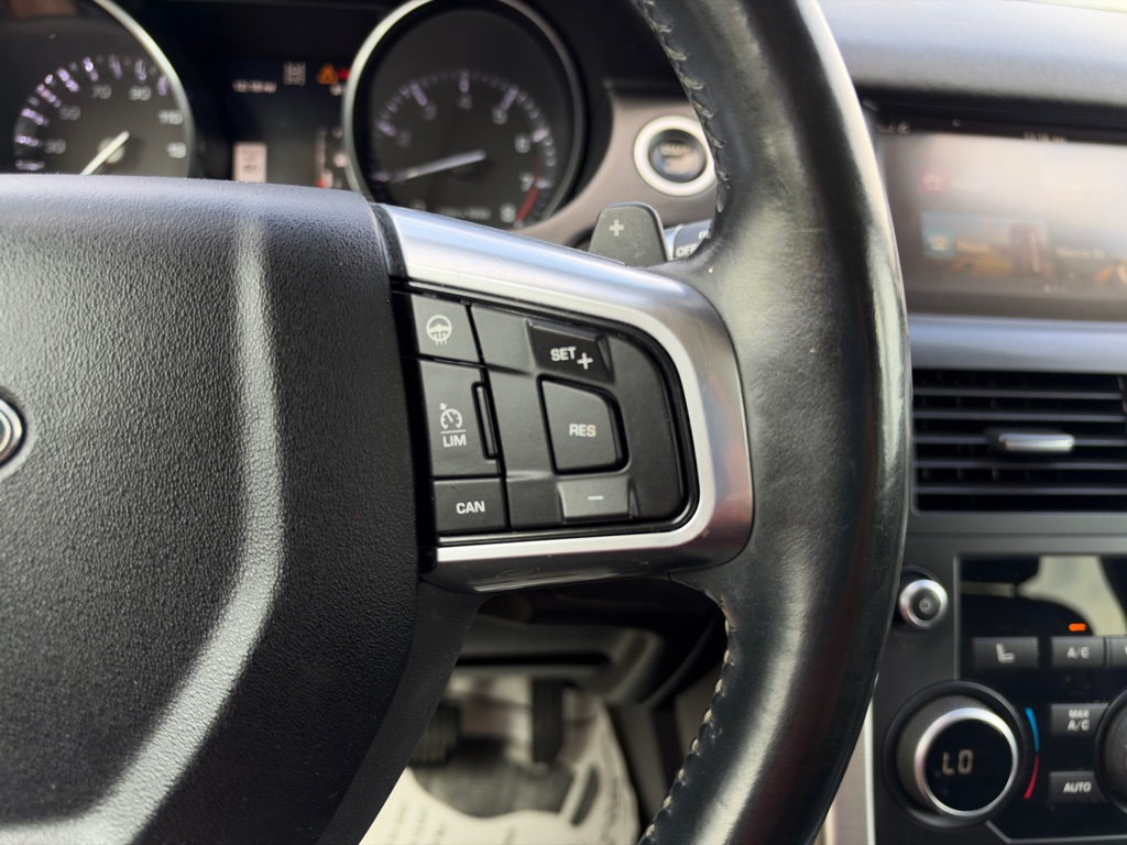 Photo 30 of this LAND ROVER DISCOVERY SPORT