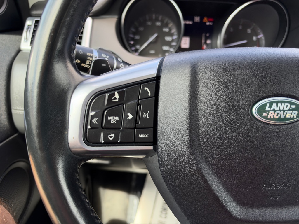 Photo 31 of this LAND ROVER DISCOVERY SPORT
