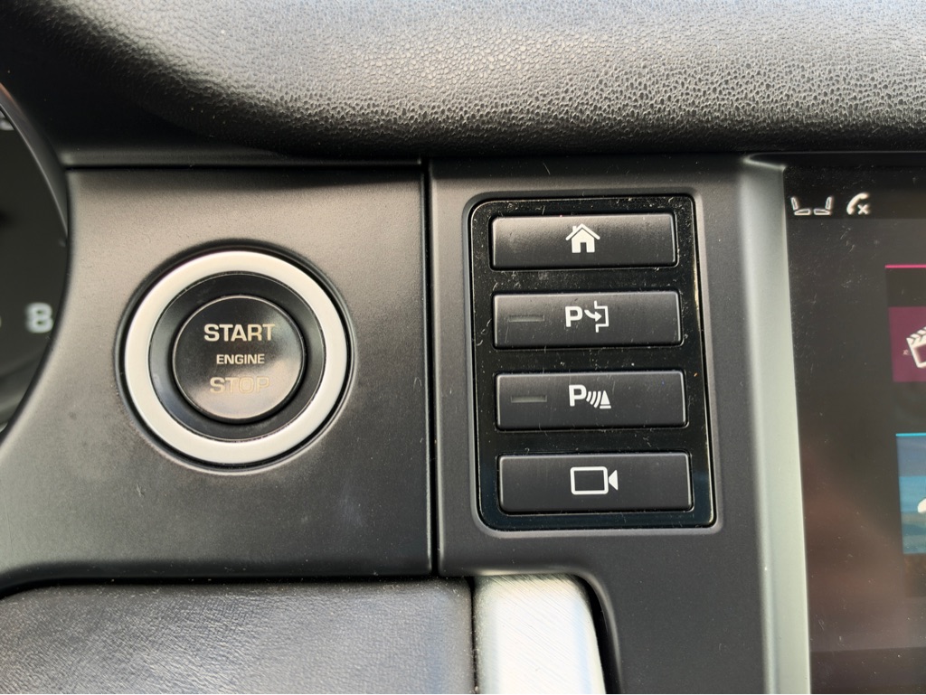 Photo 25 of this LAND ROVER DISCOVERY SPORT