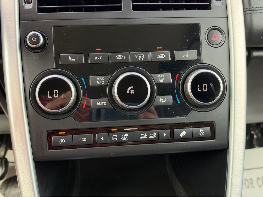 Photo 28 of this LAND ROVER DISCOVERY SPORT