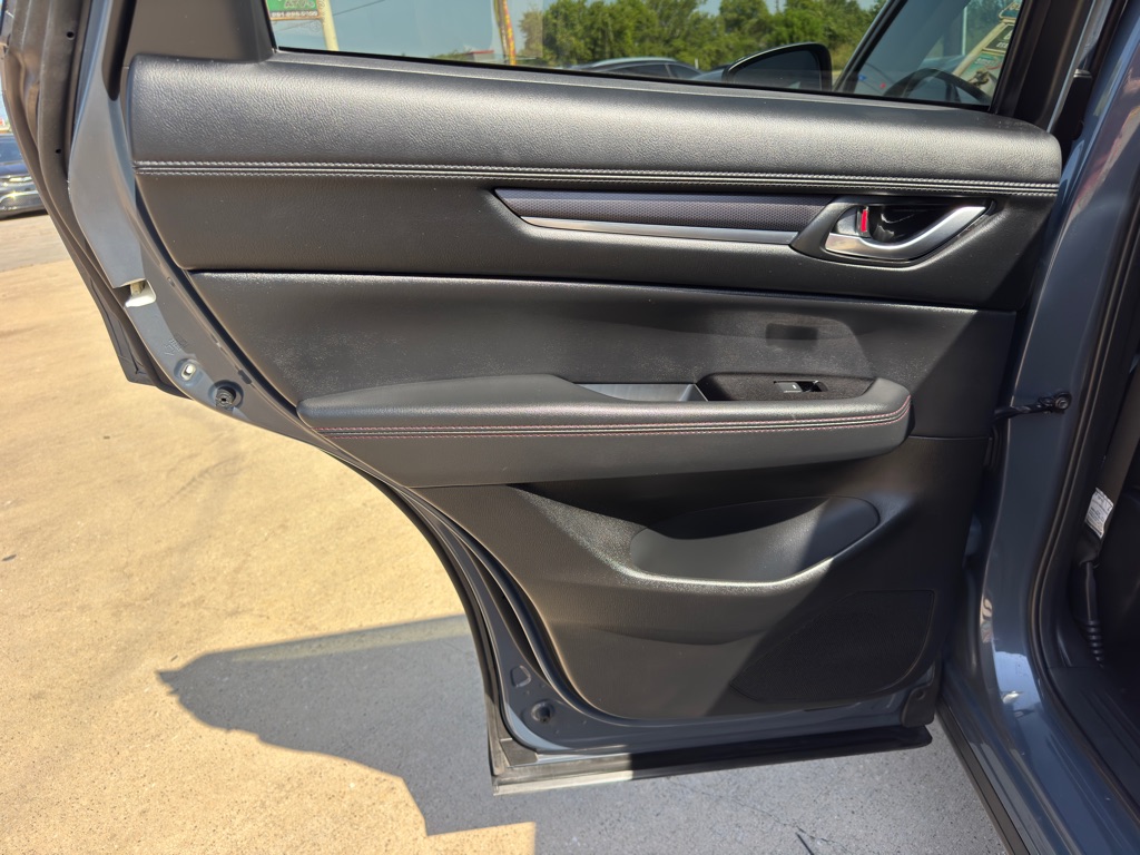 Photo 15 of this MAZDA CX-5