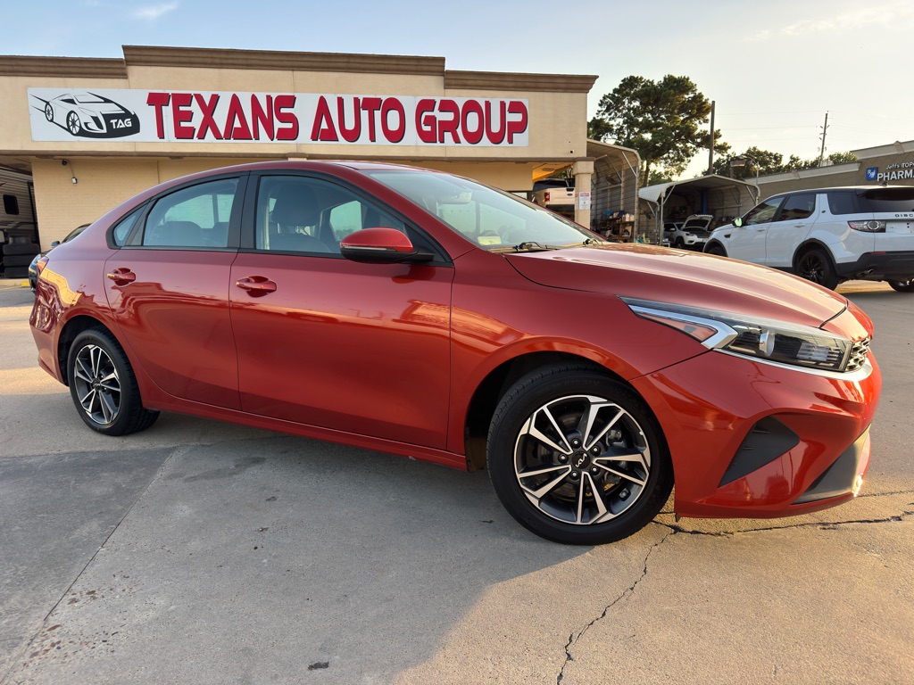 Photo 2 of this KIA FORTE