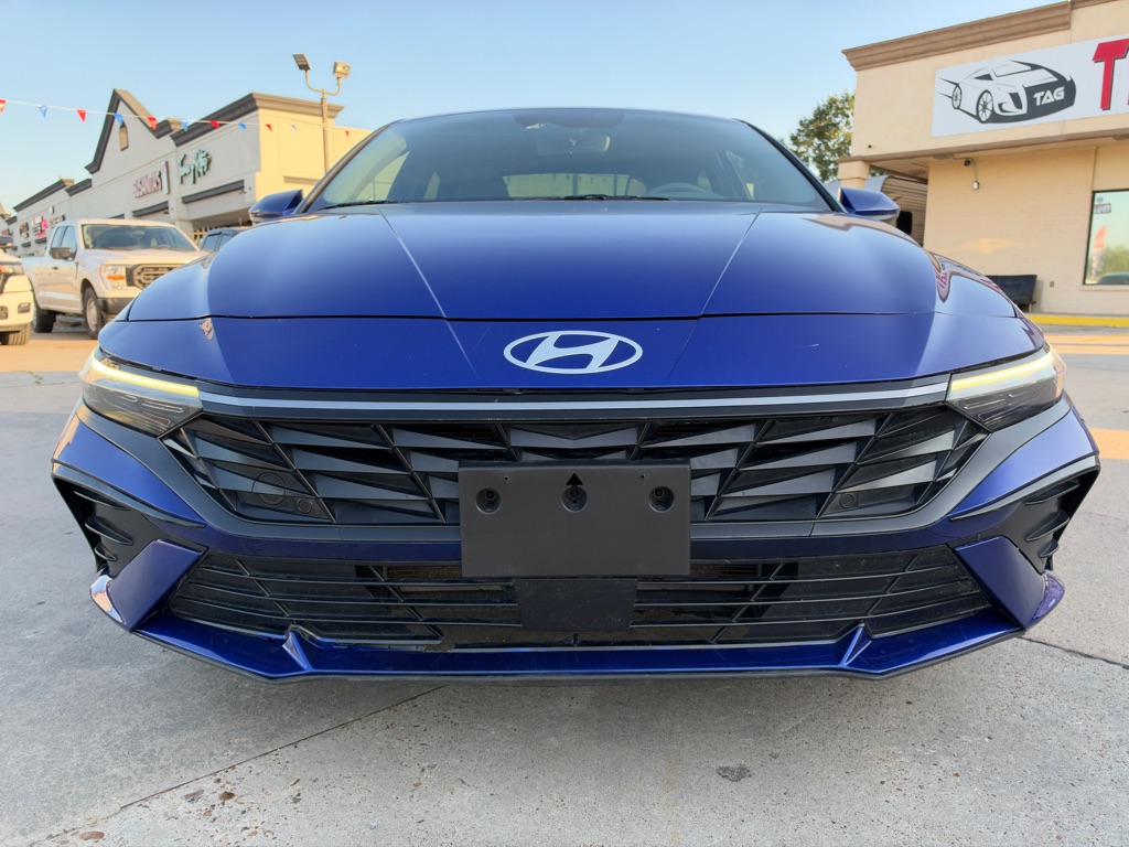 Photo 3 of this HYUNDAI ELANTRA