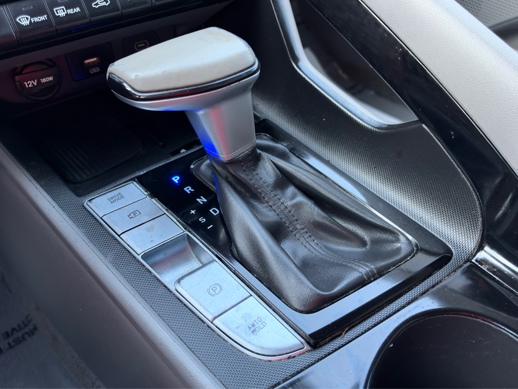 Photo 29 of this HYUNDAI ELANTRA