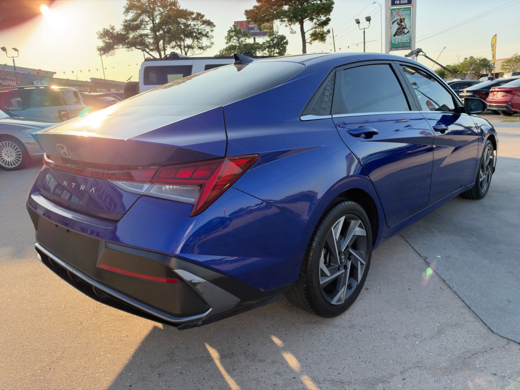 Photo 10 of this HYUNDAI ELANTRA