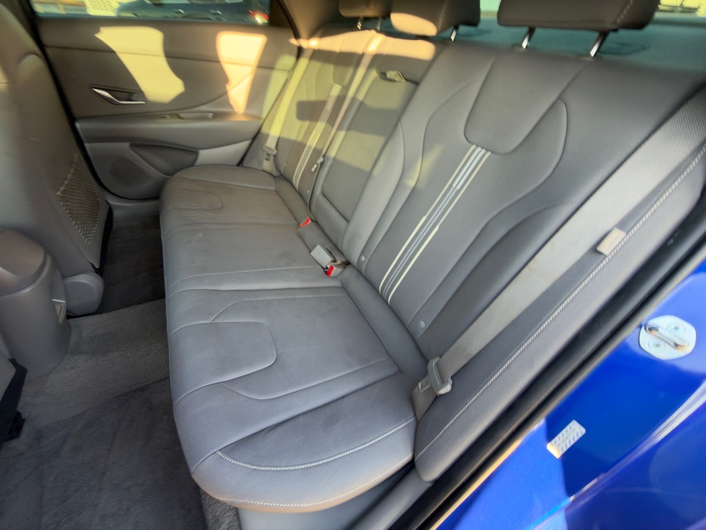 Photo 13 of this HYUNDAI ELANTRA