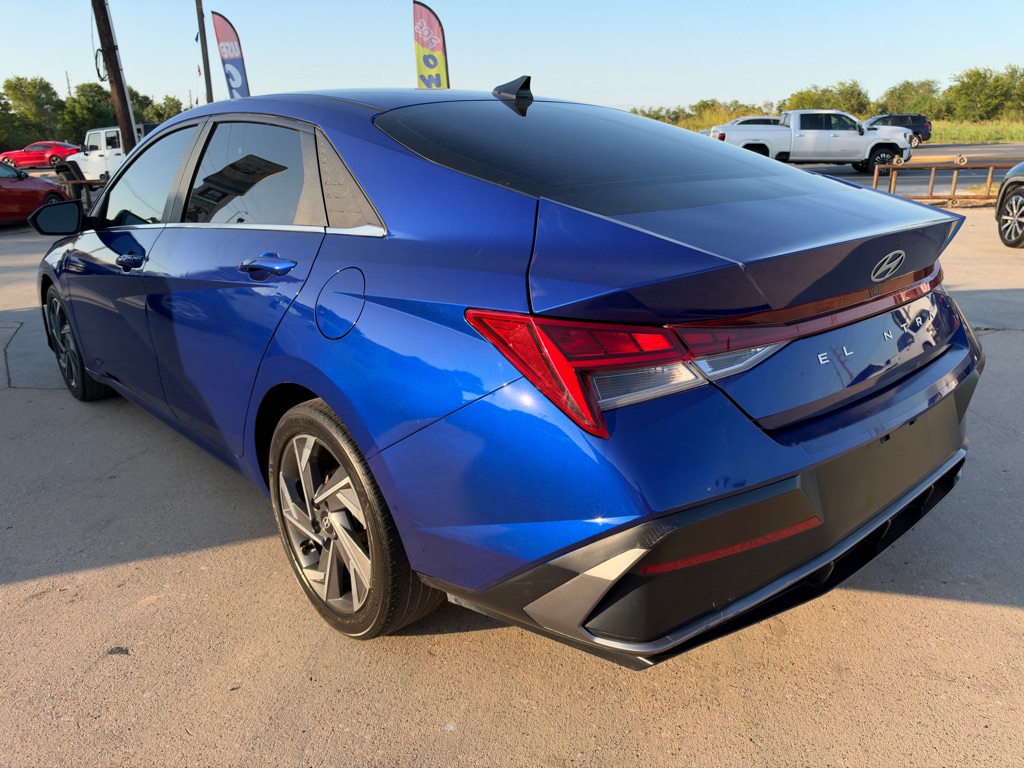 Photo 8 of this HYUNDAI ELANTRA