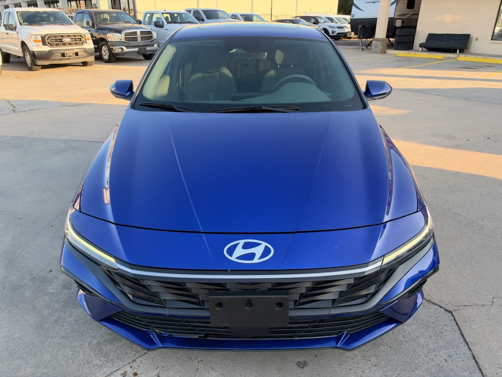 Photo 4 of this HYUNDAI ELANTRA
