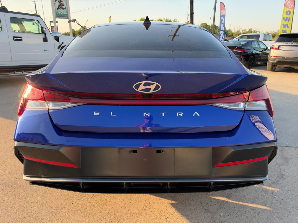 Photo 9 of this HYUNDAI ELANTRA
