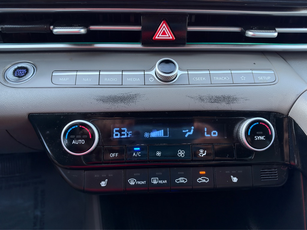 Photo 28 of this HYUNDAI ELANTRA