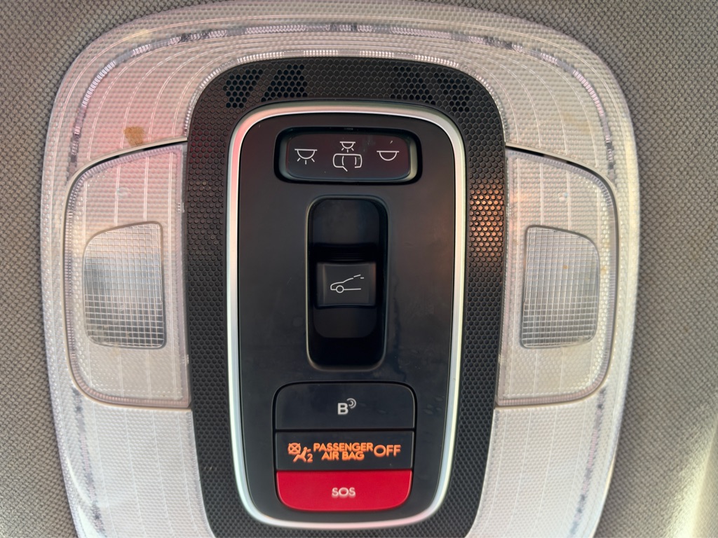 Photo 32 of this HYUNDAI ELANTRA